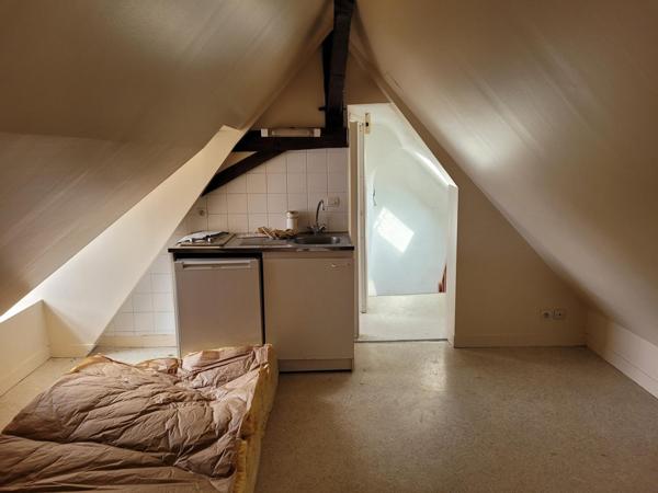 Petit IMMEUBLE sans copro : Bureau + F2 + Studio