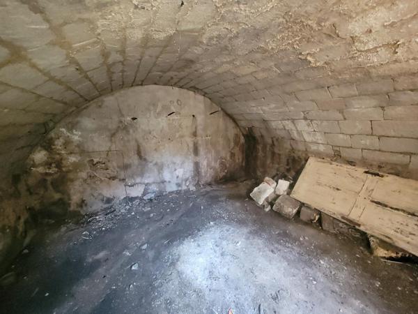 Petit IMMEUBLE sans copro : Bureau + F2 + Studio