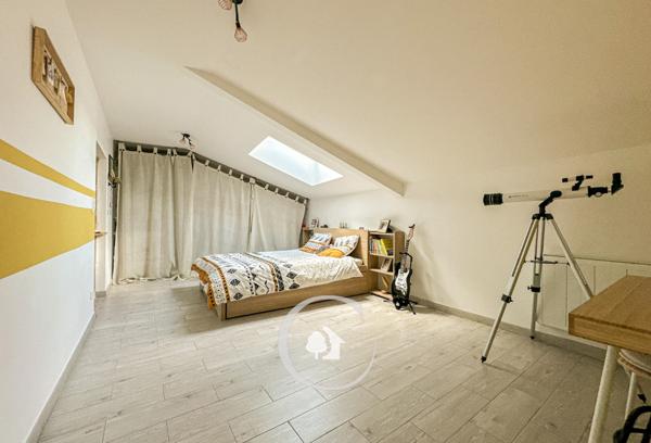 Saint-André-de-Cubzac (33240) BÂTISSE T6 - 5 CHAMBRES - PISCINE