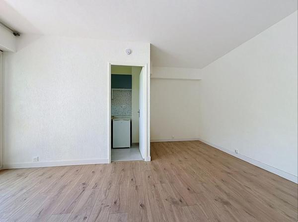Grand studio avec balcon au pied du métro Villejuif Léo Lagrange