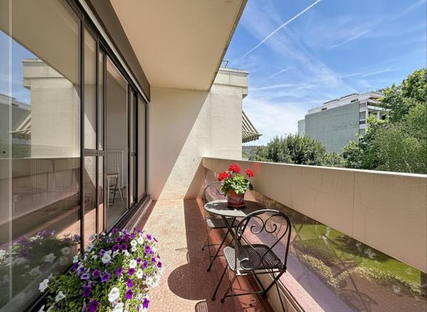 Grand studio avec balcon au pied du métro Villejuif Léo Lagrange