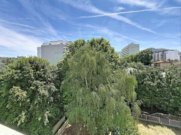 Grand studio avec balcon au pied du métro Villejuif Léo Lagrange