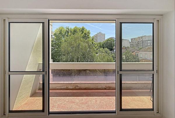 Grand studio avec balcon au pied du métro Villejuif Léo Lagrange