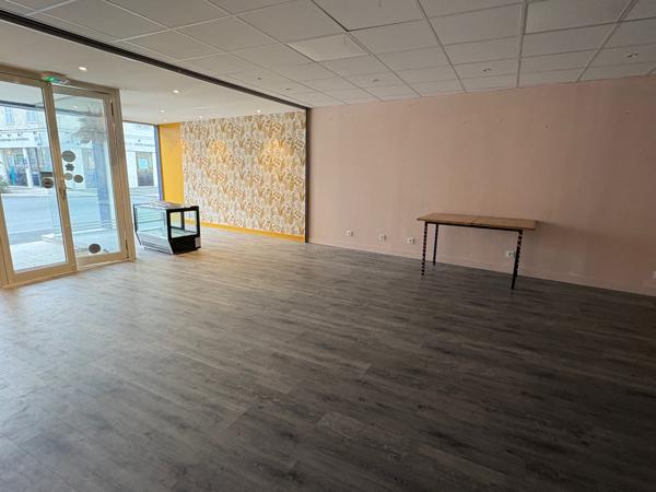 Local commercial 5 pièce(s) 175 m²
