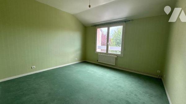 A vendre - Châlons-en-Champagne, secteur hôpital - Maison T6 de 108 m² avec terrasse et jardin
...