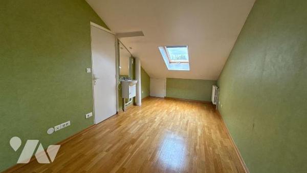 A vendre - Châlons-en-Champagne, secteur hôpital - Maison T6 de 108 m² avec terrasse et jardin
...