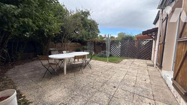 A vendre - Châlons-en-Champagne, secteur hôpital - Maison T6 de 108 m² avec terrasse et jardin
...