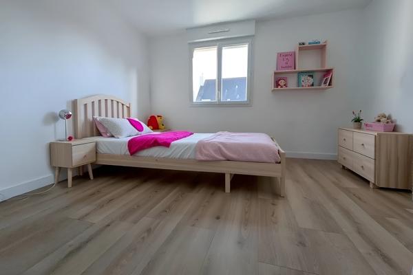 Maison contemporaine 96 m² RT2012 – 4 pièces – Terrasse et jardin clos – Bourg de Ploeren, proche Vannes et Go