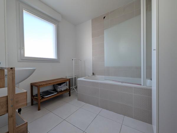 Maison contemporaine 96 m² RT2012 – 4 pièces – Terrasse et jardin clos – Bourg de Ploeren, proche Vannes et Go