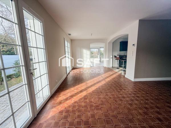 Maison traditionnelle de standing