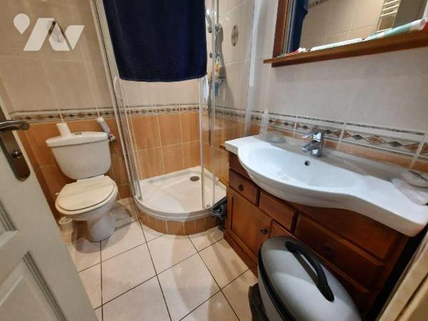 Pour famille nombreuse ou personnes recherchant une rentabilité locative, à Cancale proximité c...