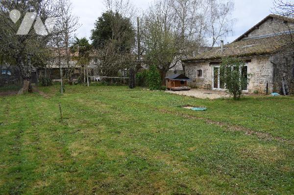 Maison plus gite situés à MONTJEAN proche de RUFFEC et VILLEFAGNAN