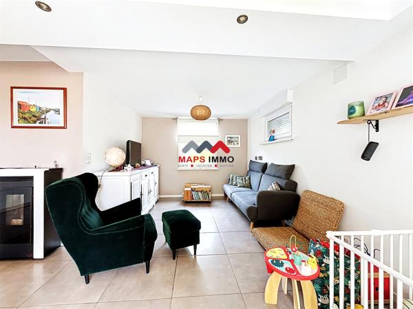 Maison
                                                                                                                                                                                                                                                                                                                        4 pièce(s)                                                                                                                                                                                                          3 chambre(s)                                                                                                                                                                                                          82  m²