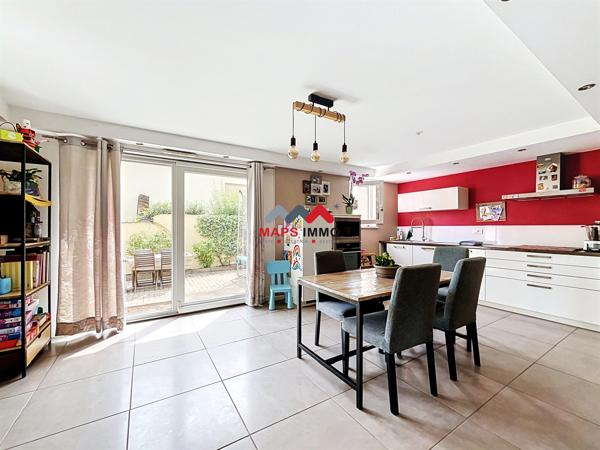 Maison
                                                                                                                                                                                                                                                                                                                        4 pièce(s)                                                                                                                                                                                                          3 chambre(s)                                                                                                                                                                                                          82  m²