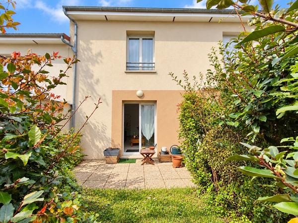 SAINT-ÉLOI -5 MINUTES DE NEVERS- MAISON 2 CHAMBRES  AVEC GARAGE   INVESTISSEMENT LOCATIF-COPROPRIETE DE 2009