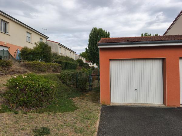 SAINT-ÉLOI -5 MINUTES DE NEVERS- MAISON 2 CHAMBRES  AVEC GARAGE   INVESTISSEMENT LOCATIF-COPROPRIETE DE 2009
