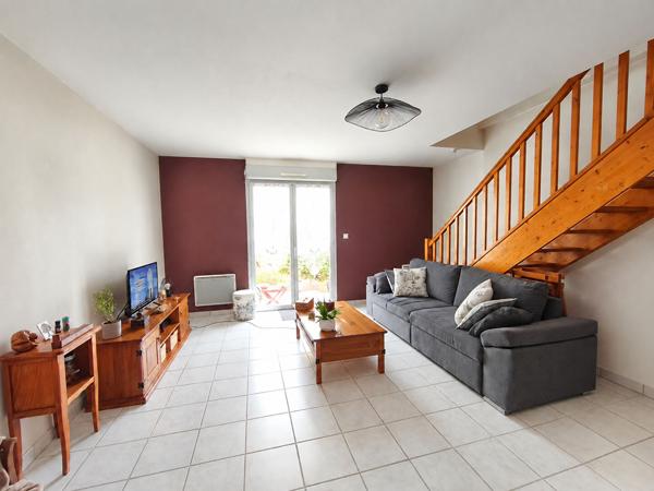 SAINT-ÉLOI -5 MINUTES DE NEVERS- MAISON 2 CHAMBRES  AVEC GARAGE   INVESTISSEMENT LOCATIF-COPROPRIETE DE 2009