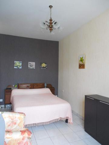 A vendre grande maison dans unique station thermale du Limousin.