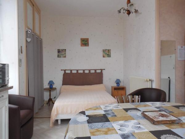 A vendre grande maison dans unique station thermale du Limousin.