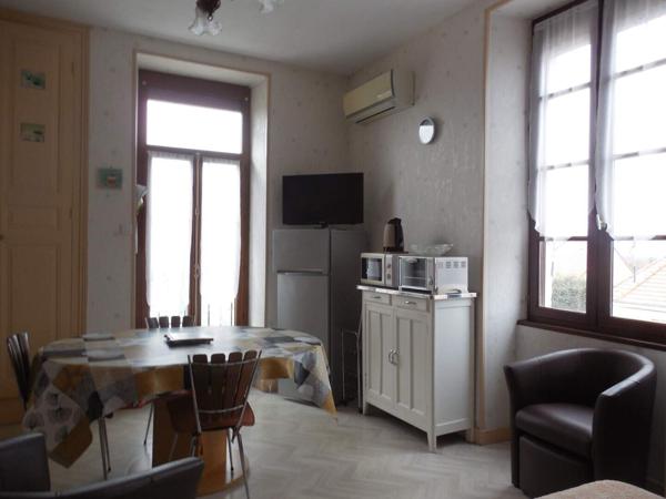 A vendre grande maison dans unique station thermale du Limousin.