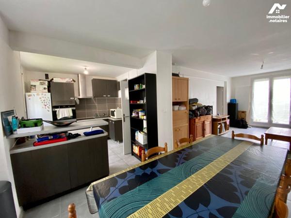 En la ville de Brest, Finistère (29) - Secteur Saint Michel - Au rez-de-chaussée surélevé d'une...