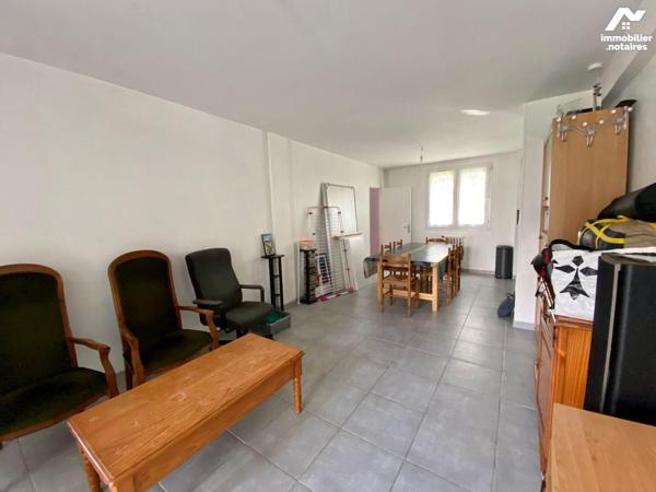 En la ville de Brest, Finistère (29) - Secteur Saint Michel - Au rez-de-chaussée surélevé d'une...