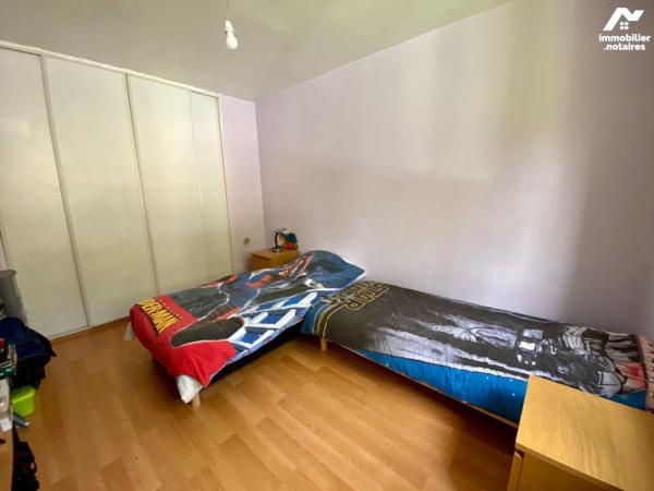 En la ville de Brest, Finistère (29) - Secteur Saint Michel - Au rez-de-chaussée surélevé d'une...