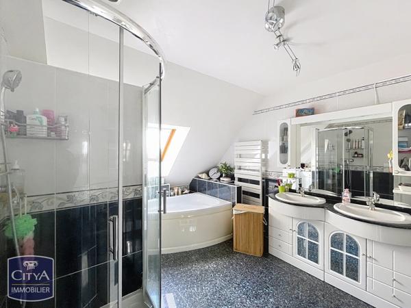 Maison à vendre 9 pièces 212.26m² Lucé (28110)