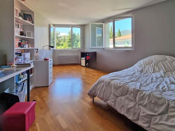Appartement 4 pièces - 115 m² Exclusivité efficity