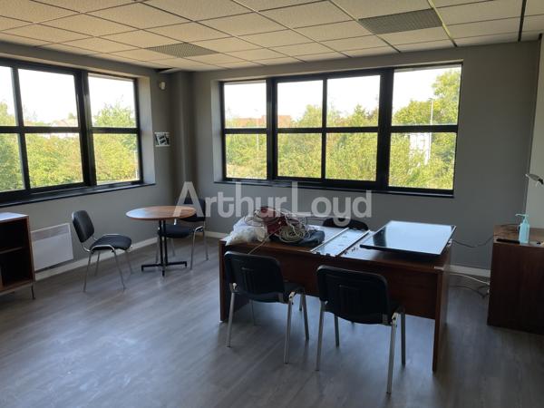 Bureaux à louer à Lens dans immeuble rénové avec vaste parking privatif