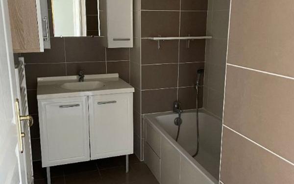 Appartement à louer    2 pièces •  Saint-Laurent-d'Agny