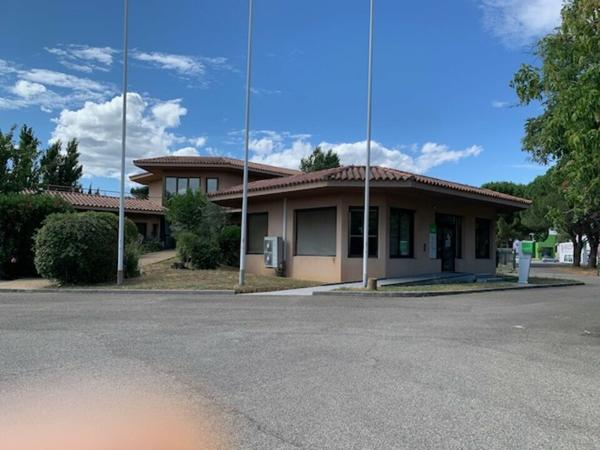 Bureaux à vendre Avignon sud, 911 m2 avec terrain privatif et parkings