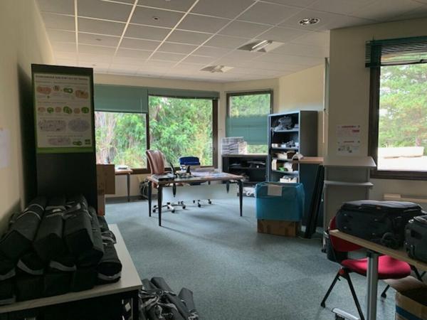 Bureaux à vendre Avignon sud, 911 m2 avec terrain privatif et parkings