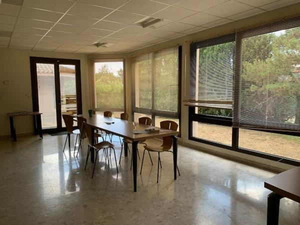 Bureaux à vendre Avignon sud, 911 m2 avec terrain privatif et parkings