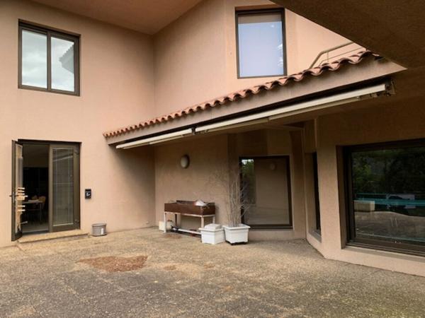 Bureaux à vendre Avignon sud, 911 m2 avec terrain privatif et parkings