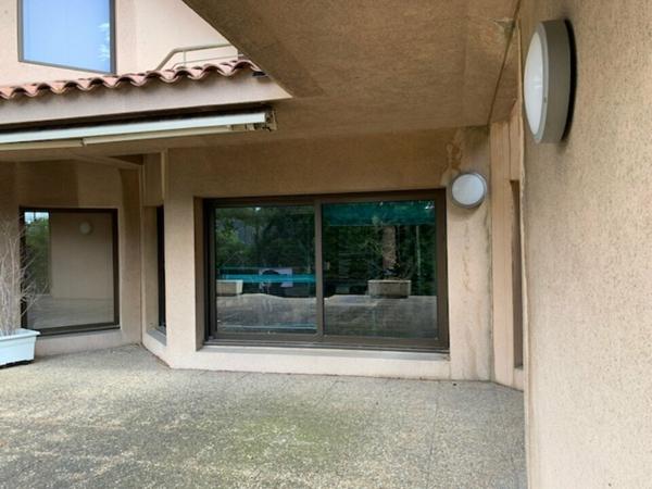 Bureaux à vendre Avignon sud, 911 m2 avec terrain privatif et parkings