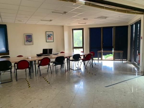 Bureaux à vendre Avignon sud, 911 m2 avec terrain privatif et parkings