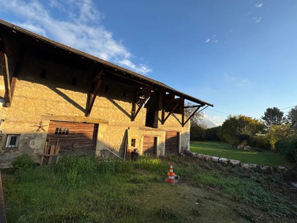 Grange à vendre 250 M2 CHAPAREILLAN (38)