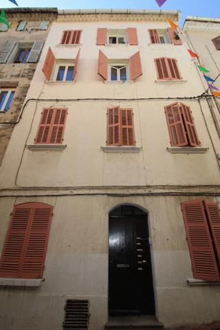 83 Ollioules immeuble de rapport 5 logements 2140 euros net/mois