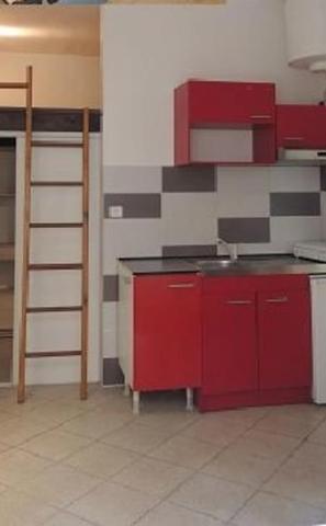 83 Ollioules immeuble de rapport 5 logements 2140 euros net/mois