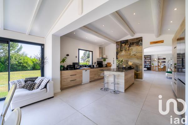 Maison à vendre 7 pièces 215 m² Éguilles