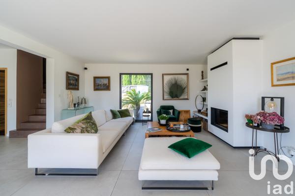 Maison à vendre 7 pièces 215 m² Éguilles