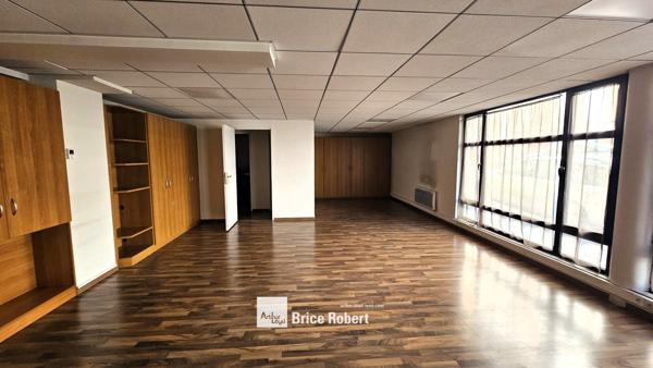Bureaux à louer à Lyon surface lumineuse open space proche transports