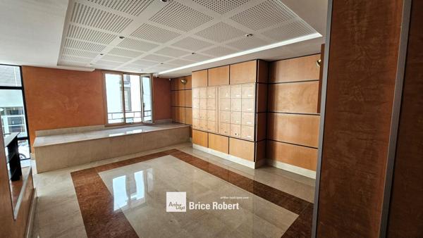 Bureaux à louer à Lyon surface lumineuse open space proche transports