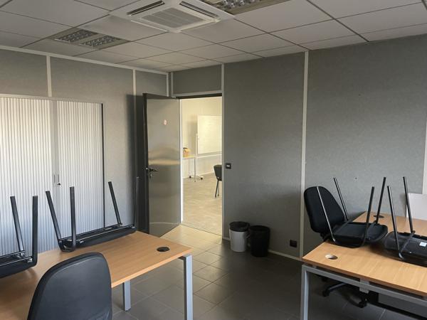 A LOUER BUREAUX 177 M2 BEAUVAIS - ZA LES CHAMPS DOLENT