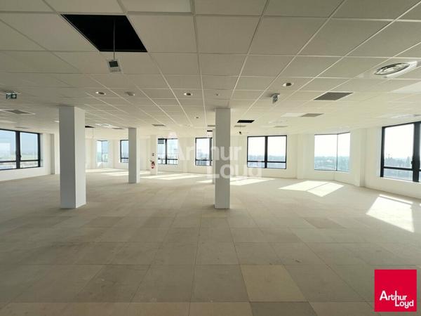 CESSON SEVIGNE - BUREAUX A LOUER - 3 422 M² - DIVISIBLE