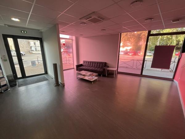 POITIERS RENTABILITE EXCEPTIONNELLE - BUREAUX A VENDRE PORTE DE PARIS - 430M²
