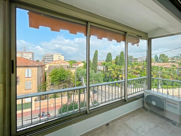 CANNES - MONTFLEURY - DERNIER ÉTAGE - 3 PIÈCES - LOGGIA - VUE DÉGAGÉE - GARAGE