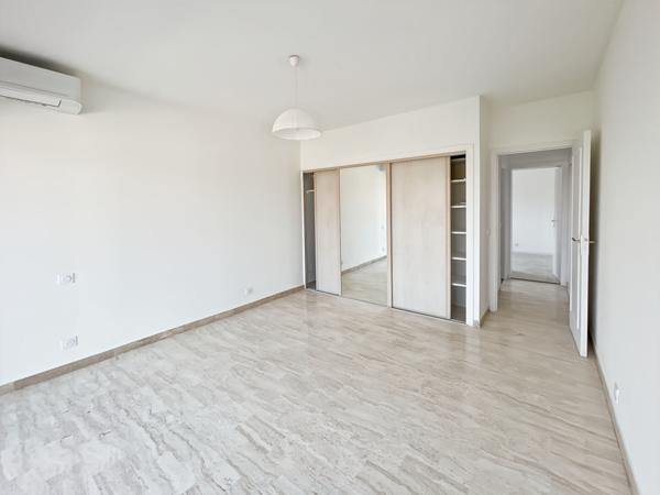 CANNES - MONTFLEURY - DERNIER ÉTAGE - 3 PIÈCES - LOGGIA - VUE DÉGAGÉE - GARAGE