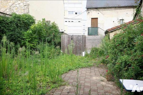 Local à usage professionnel, commercial et habitation - Cave - Cour. 161,60 m² habitable.